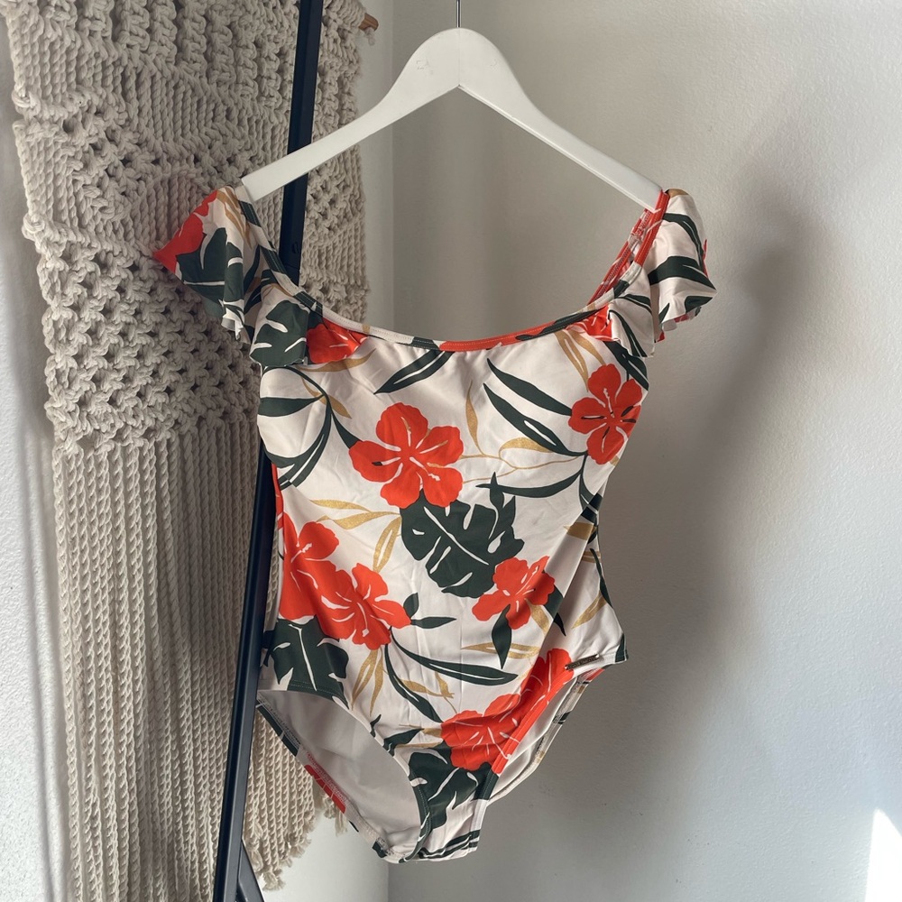 Vince Camuto Cream Floral Off-Shoulder One-Piece Swimsuit floral print